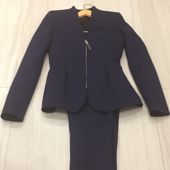 Escada 2 piece suit - Picture 6 of 7